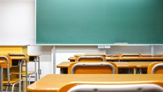 福岡市西区の市立小学教諭、宿題忘れで児童の鎖骨が骨折!