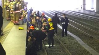 小暮陸容疑者の顔画像は?大宮駅のホーム下に住み着いた専門学生就職に悩み
